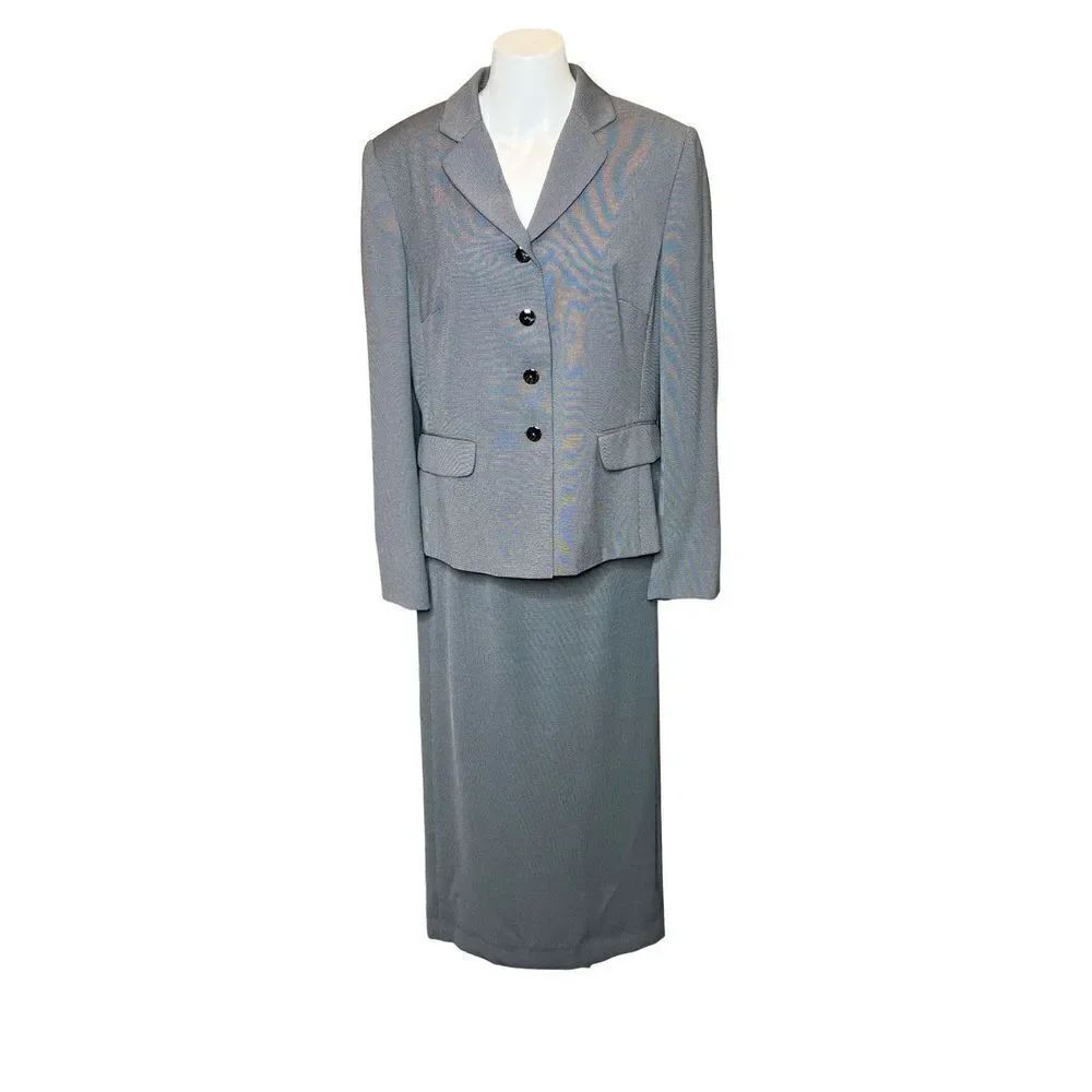 Travis Ayer’s vintage black and white textured skirt suit size 14